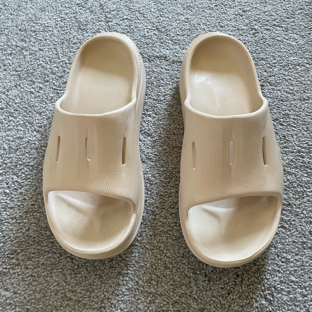 Hoka Ora Slides / Slippers, Men’s size 9